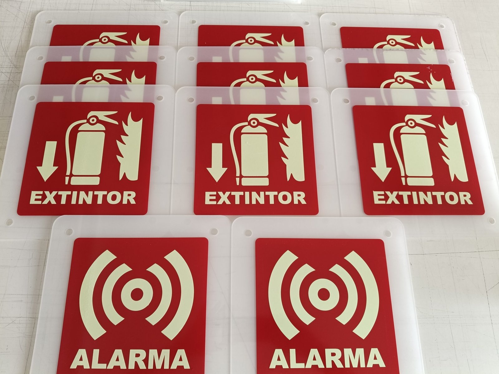 Señalamiento en acrílico cristal